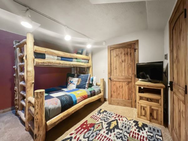 Copper MTN Center Village Pet Friendly condo Walk to Lift